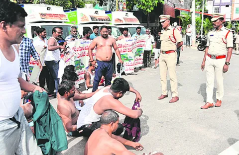 కదం తొక్కిన ఎండీయూ వాహనదారులు