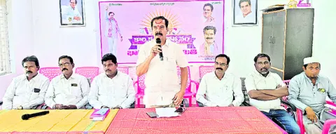 చట్టాలను కాలరాస్తున్న ప్రభుత్వాలు