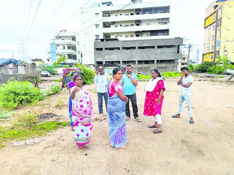 ప్రజలు అప్రమత్తంగా ఉండాలి
