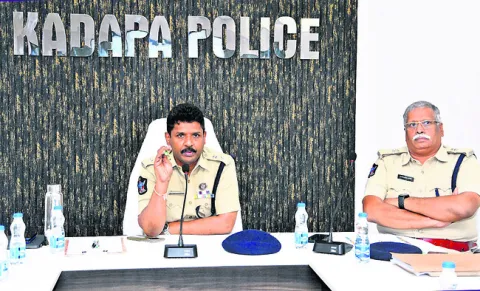 ఎస్పీ ఈజీ అశోక్‌ కుమార్‌ 