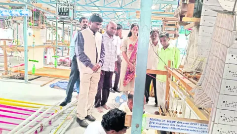 నేతన్నలను ఆదుకుంటాం 