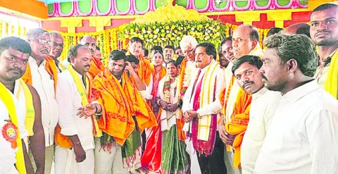 వైభవంగా విగ్రహ ప్రతిష్ఠాపనోత్సవం 