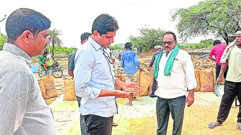 ధాన్యం కొనుగోళ్లలో జాప్యం తగదు
