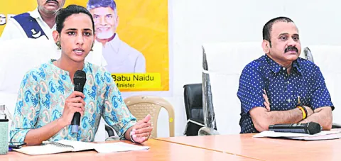లబ్ధిదారులతో మర్యాదగా వ్యవహరించాలి