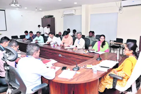 బ్యాంకర్లు నిర్దేశిత లక్ష్యాలు చేరుకోవాలి 