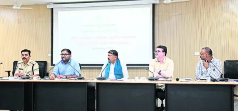 నకిలీ విత్తనాలు విక్రయిస్తే కఠిన చర్యలు 