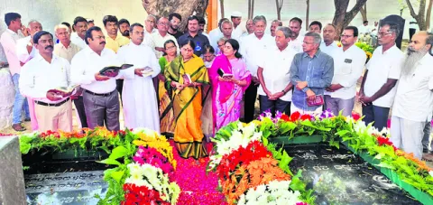 వైఎస్‌ రాజారెడ్డి ఆదర్శప్రాయుడు 