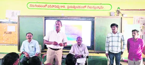ప్రభుత్వ పాఠశాలల్లో ప్రవేశాలు పెరగాలి