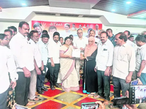 దళారులకు నయాపైసా ఇవ్వొద్దు..