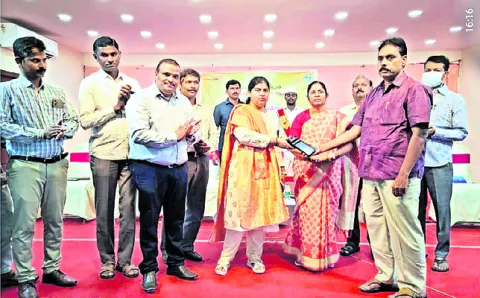 ఈ–పాస్‌ మిషన్లతోనే ఎరువులు విక్రయించాలి