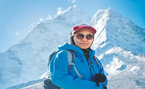 Himachal Pradesh woman becomes 1st Indian to scale Everest with no vision