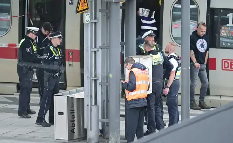 12 Injured in Attack in Germany Hamburg15