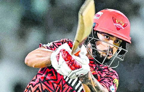 Hyderabad beat Royal Challengers Bangalore by 42 runs6