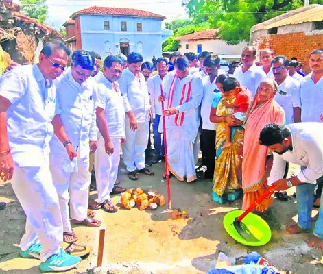 నిరుపేదలకు ఇందిరమ్మ ఇళ్లు
