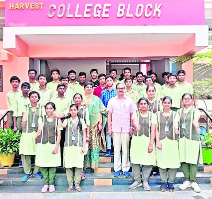 మెరిసిన హార్వెస్ట్‌ విద్యార్థులు