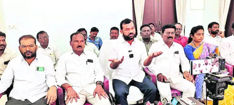 మచ్చలేని నాయకుడిపై నిందలా? 