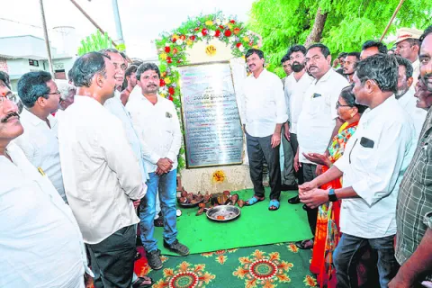 సమపాళ్లలో సంక్షేమం, అభివృద్ధి