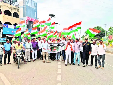 సైనికులకు సంఘీభావంగా తిరంగా యాత్ర ర్యాలీ 