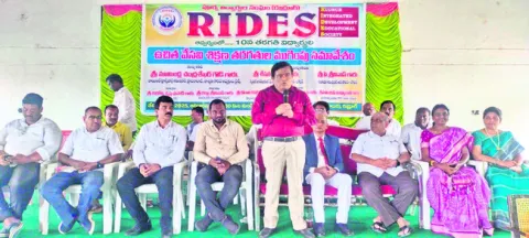చదువుకు పేదరికం అడ్డుకావొద్దు