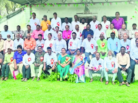 అ‘పూర్వ’ ఆత్మీయ కలయిక 