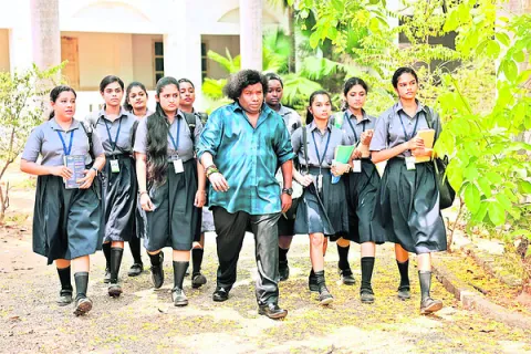 స్కూల్‌ పిల్లలకు ఉచితం 