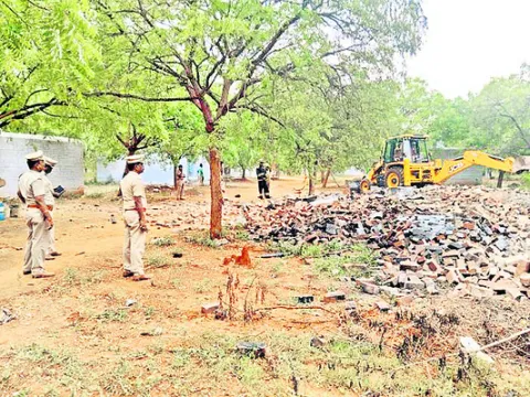 బాణసంచా కర్మాగారంలో భారీ పేలుడు 