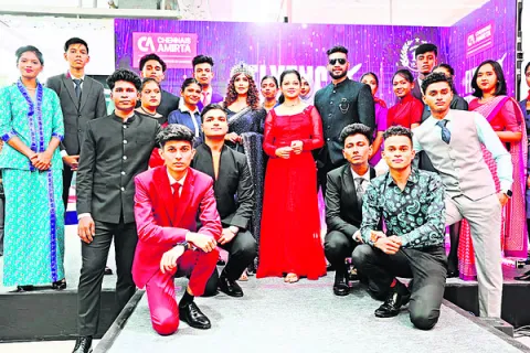 అలరించిన గ్రాండ్‌ ఫ్యాషన్‌ వాక్‌ 