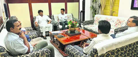 అభివృద్ధి పనులపై ఎమ్మెల్యే ఠాకూర్‌ సమీక్ష 