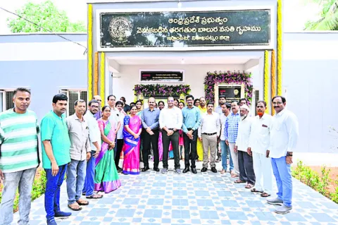 బీసీ బాలుర హాస్టల్‌ ప్రారంభం 