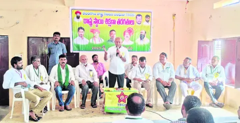 గిరిజనులకు అండగా కాంగ్రెస్‌ ప్రభుత్వం