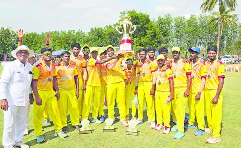 ముగిసిన క్రికెట్‌ లీగ్‌ 