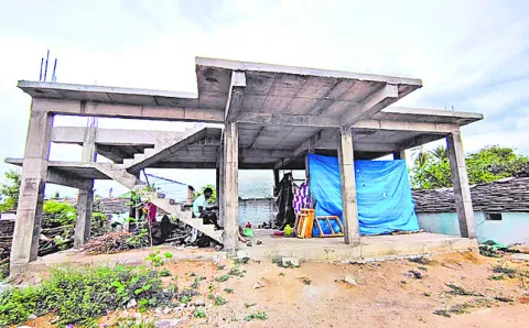 నత్తనడకన నిర్మాణ పనులు 