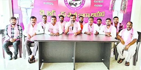 అర్జీలు 1600.. అర్హులు 60 