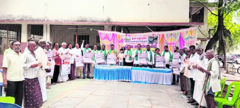 సీమ ప్రాజెక్ట్‌లపై నిర్లక్ష్యం వీడాలి