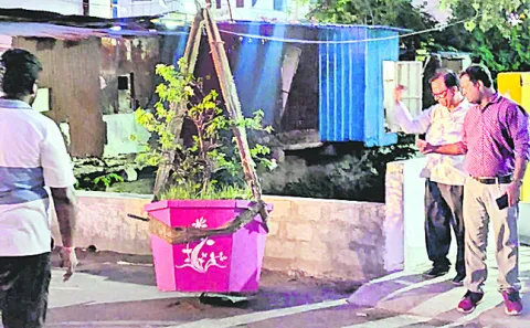 నాలుగు పర్యాటక ప్రదేశాల్లో యోగా ప్రదర్శన 