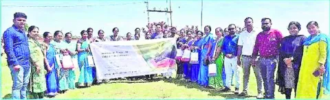 ప్రతి ఒక్కరూ మొక్కలను నాటాలి 