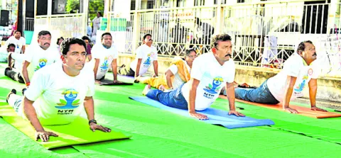 యోగాతో ఒత్తిడి నియంత్రణ 