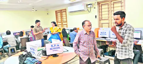 ఆన్‌లైన్‌ చిక్కులు.. గురువులకు తిప్పలు 