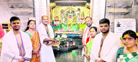మల్లన్నను దర్శించుకున్న ఆర్టీఐ కమిషనర్‌