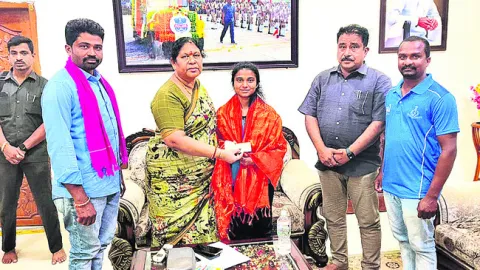 క్రీడాకారిణికి ఆర్థికసాయం
