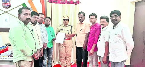 నకిలీ విలేకరులపై చర్యలు తీసుకోవాలి