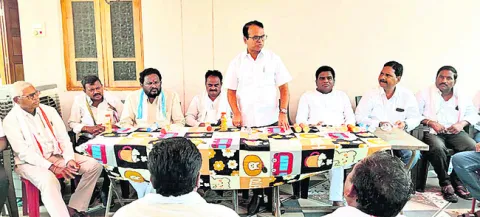 కష్టపడే కార్యకర్తలకు అండగా ఉంటాం