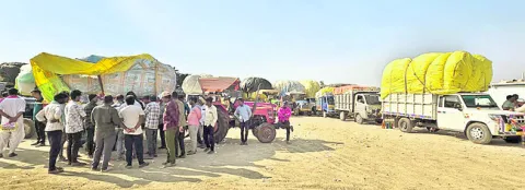 కొనుగోళ్లలో అక్రమాలు!