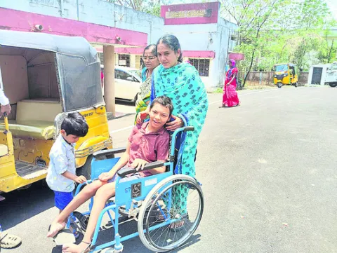 ఉపాధి దూరం చేశారు 
