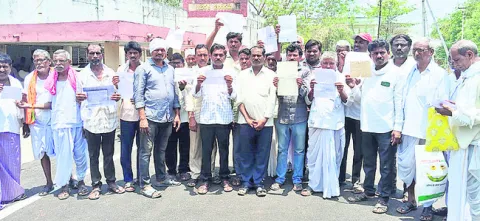 ఆ సార్లు.. అడ్డుకుంటున్నారు   
