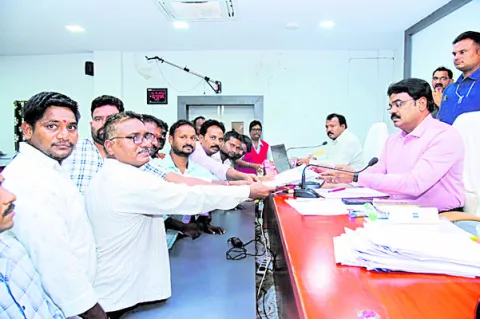 అర్జీలను వెంటనే పరిష్కరించాలి