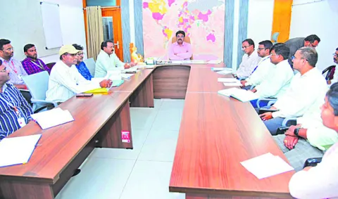 సూర్య ఘర్‌ ముప్త్‌ బిజ్లీ యోజన లక్ష్యాలను చేరుకోవాలి