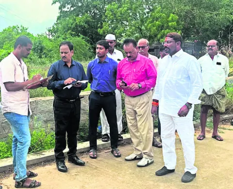 హెర్బల్‌ పార్కుకు స్థల పరిశీలన