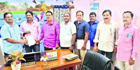 ఎఫ్‌ఎల్‌ఎన్‌ శిక్షణ వాయిదాకు డిమాండ్‌