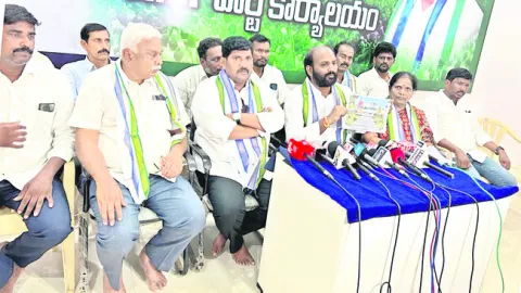 సర్పంచ్‌లపై ‘రెడ్‌బుక్‌’ వేధింపులు